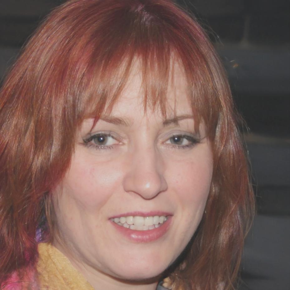 Retrato profesional de Esperanza Vidal, Directora Financiera